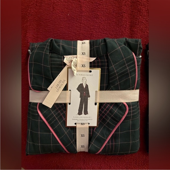 Victoria’s Secret Plaid Women's Pajama Set - Picture 4 of 4